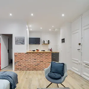 Apartment Beautiful - Champs Elysees, Paris